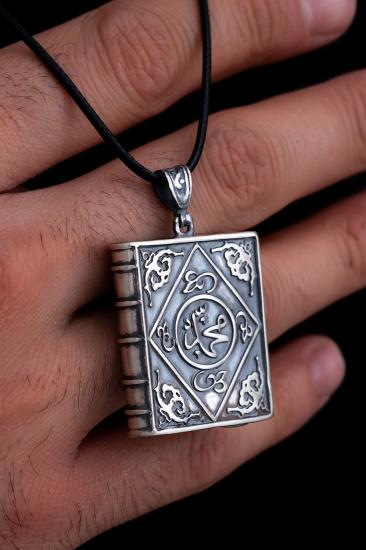 Erkek Gümüş Kolye - Küçük Boy Gümüş Allah Ve Muhammed Yazılı Kitap Model Muska Haznesi Cevşen 